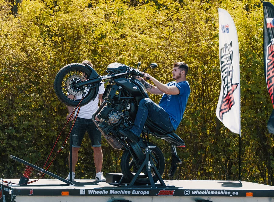 Kurz jízdy po zadním kole na trenažeru